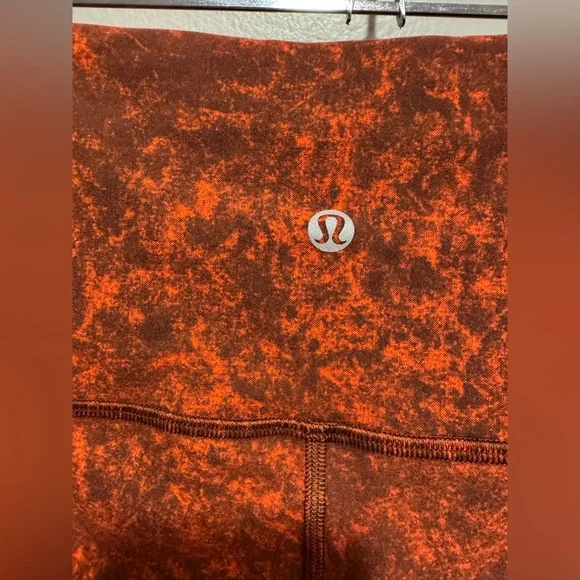 Lululemon Wunder Train High-Rise Crop 23" in Denim Wash Print Autumn Red Black 8 - Picture 4 of 5